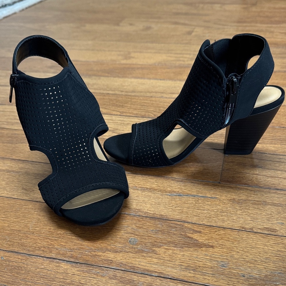 NWOT Soda Black Perforated Sandals